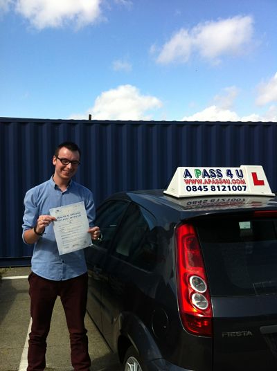 Lee Pain passes his driving test in Southend on Sea