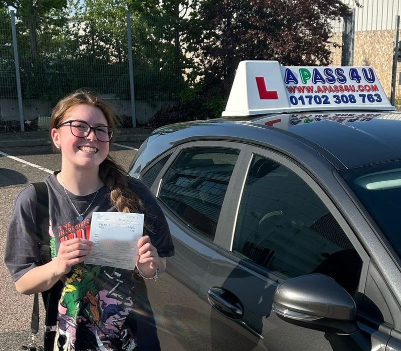 Sophie C passes her driving test in Basildon after learning to drive in one week with the master Pete P Driving Instructor
