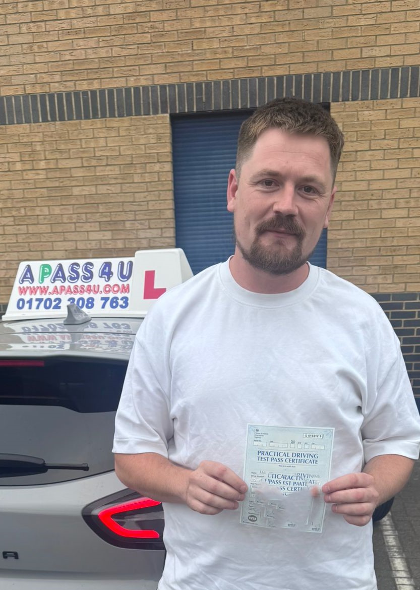Having had a driving course with Artan G in just 1 week David smashed his driving test with a 1st time pass