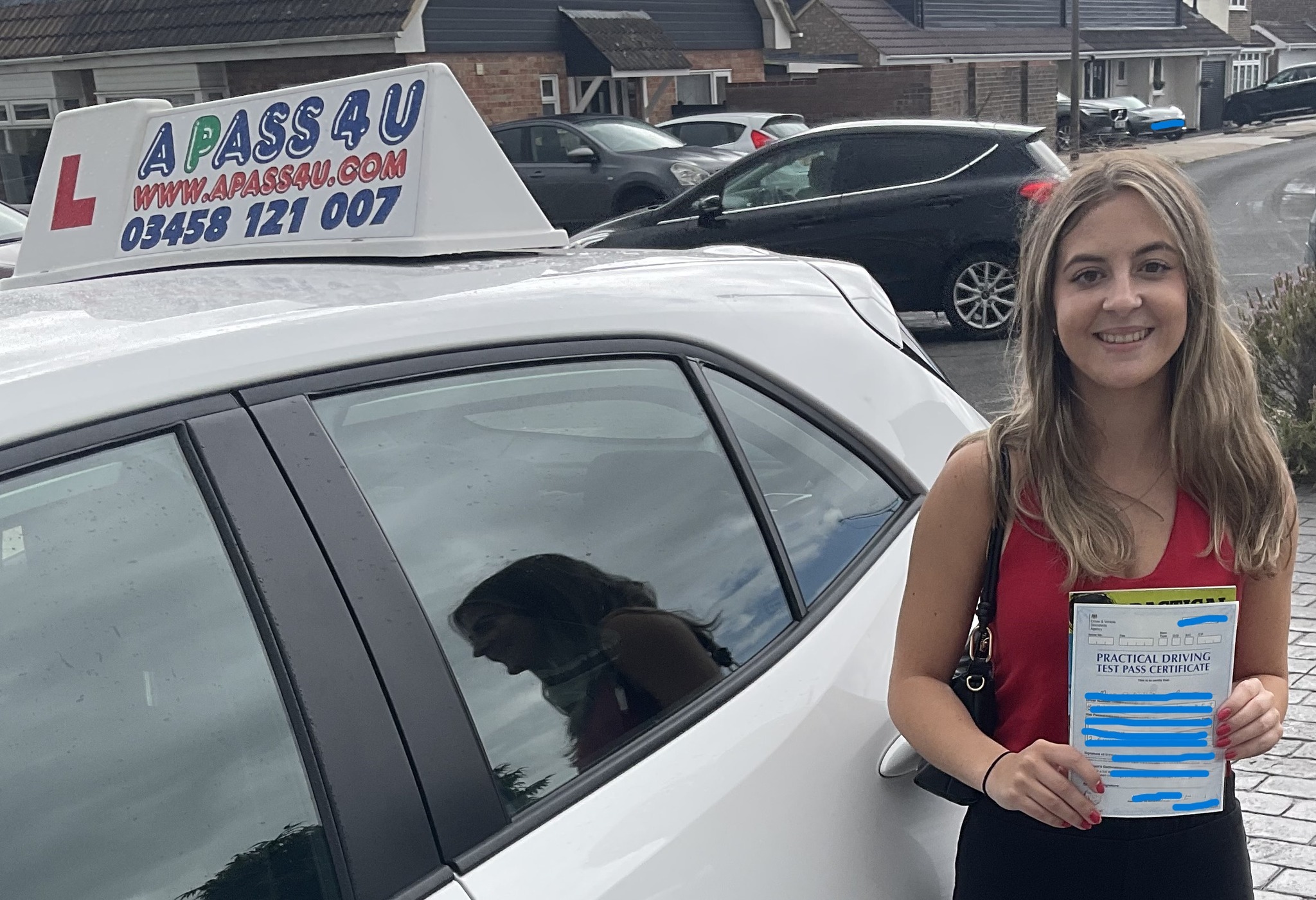 Darcey B passes her driving test 1st in Chelmsford with the help of our automatic driving course instructor Neil W in just 4 days