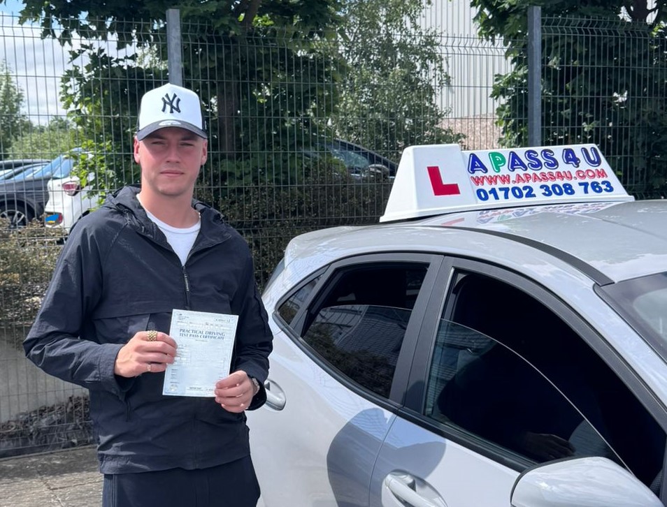1st time pass in Basildon for Jordy after a one week driving course with A Pass 4 U Driving Schools driving instructor Artan G