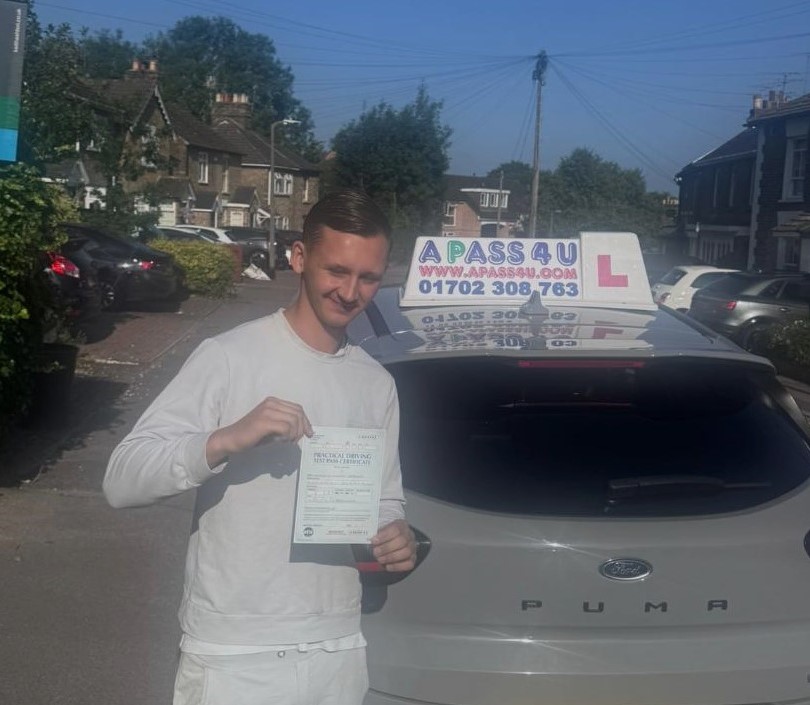 Austin R gets a driving test pass 1st time as part of his one week driving course in Brentwood with Artan G