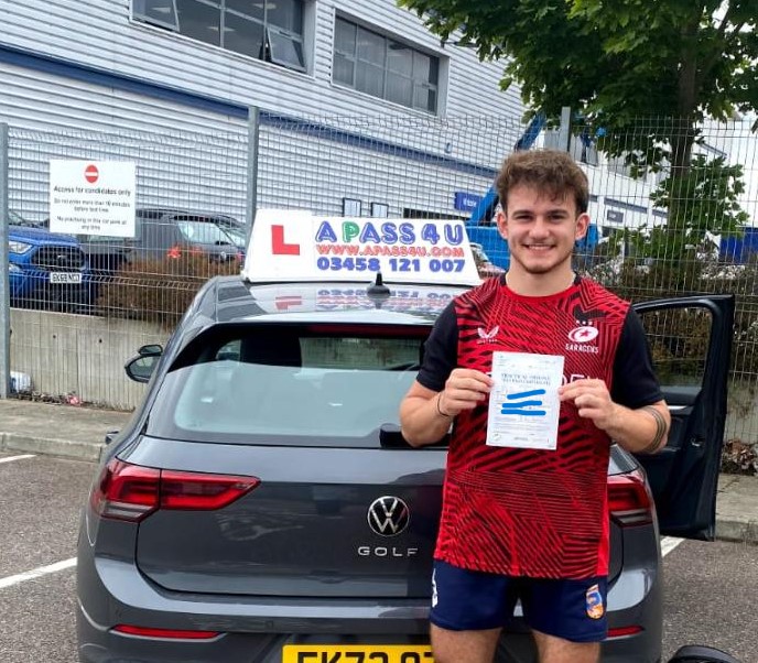Giovanni A 1st time driving test pass with a one week driving course based in Based in Basildon with Felix D