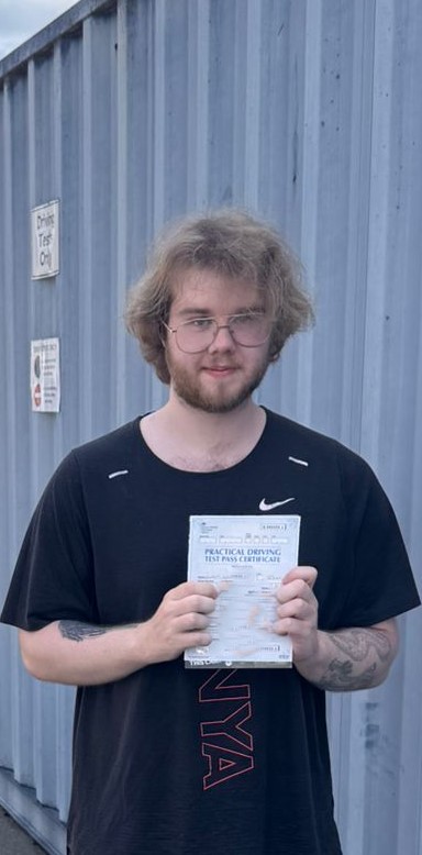 A great result for Owen after a short driving course with Ray in the Southend area it finished with a driving test at the Southend DTC