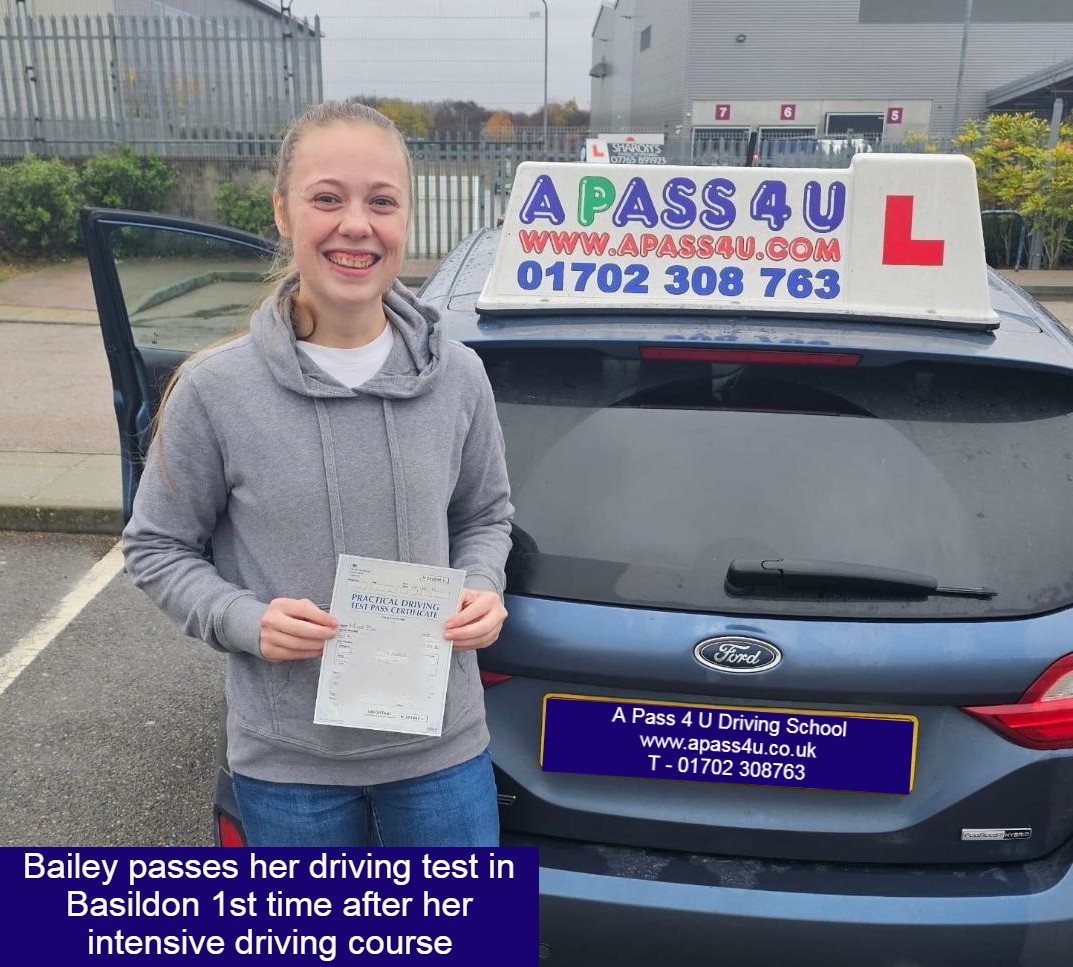 Bailey W gets a 1st time pass on her automatic intensive driving course with Mike M in Basildon, Essex.