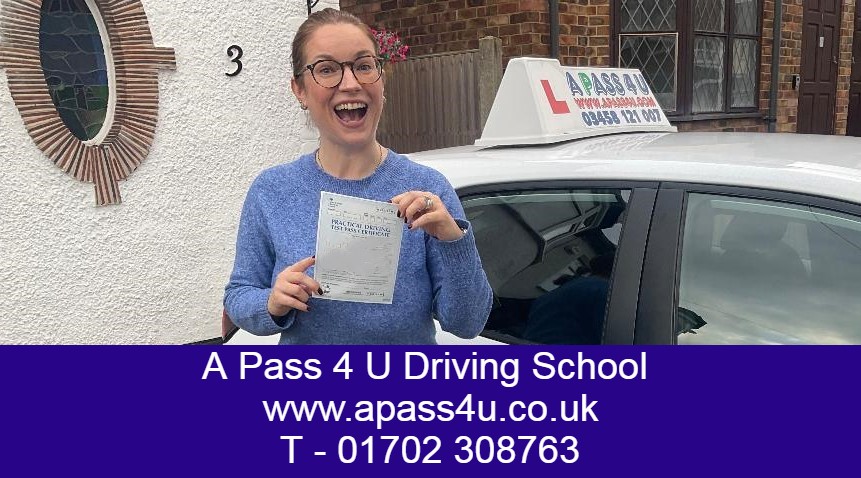 Anna passes her driving test 1st time on an automatic course with Neil W in Southend on Sea, Essex. Driving course in an automatic car