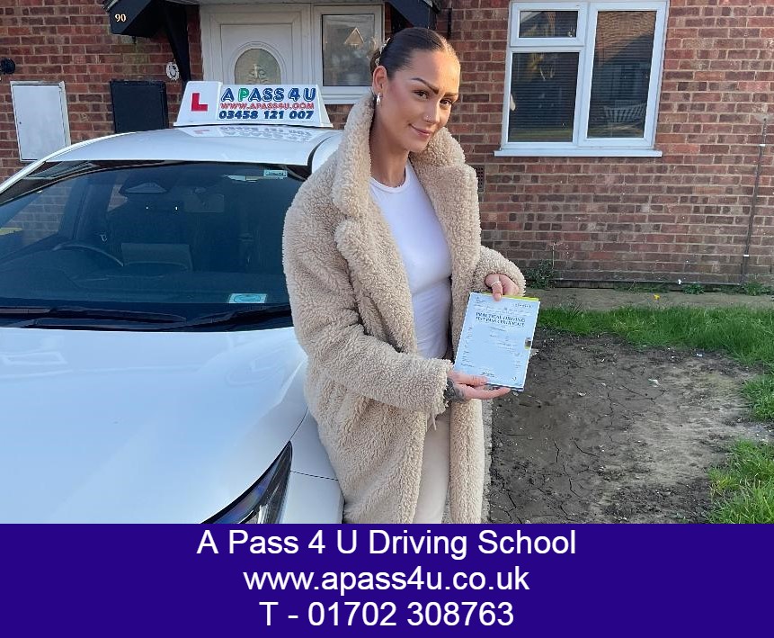 Nikita S gets a 1st time pass with just 1 minor driver fault with Neil W after an intensive driving course in Southend on Sea, Essex.