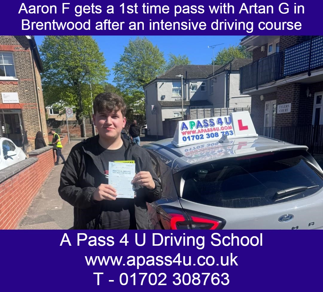 Aaron F gets a first time pass on his weeks driving course in Brentwood, Essex, with Artan G. What a fantastic result for Aaron in Brentwood.