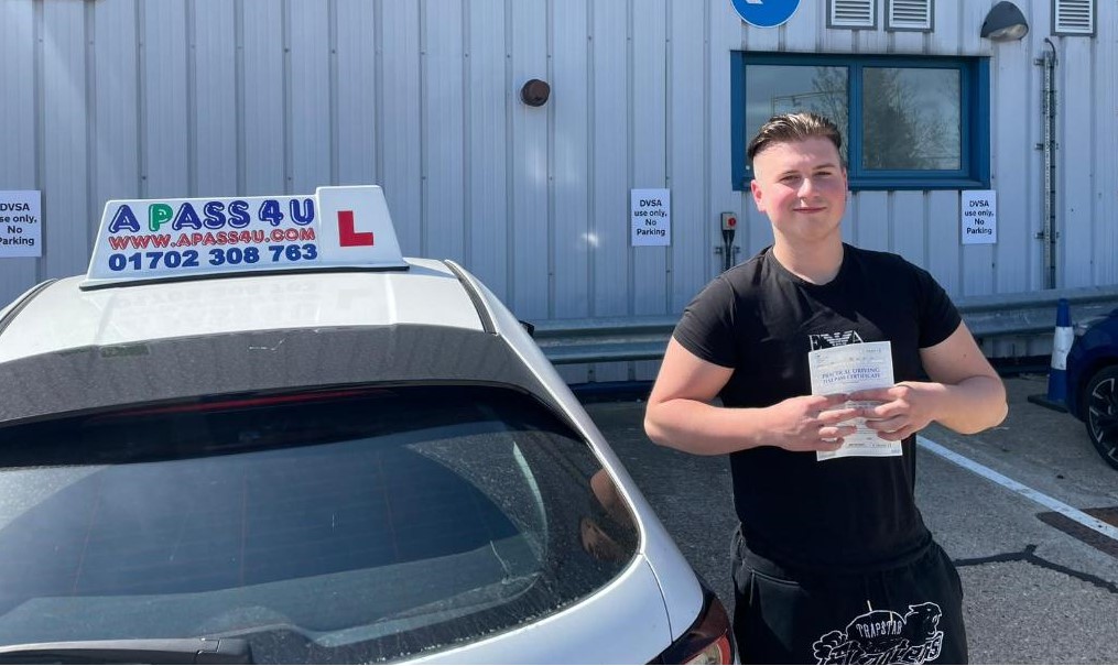 Frankie M gets a pass on a one week driving course with Ray W in Southend, Essex. Our driving courses get real results!
