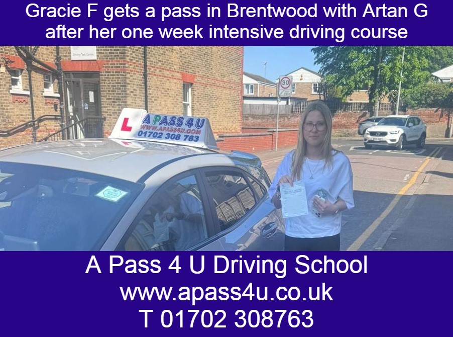 Gracie F gets a 1st time pass in Brentwood, Essex, with Artan G after a short intensive driving course. A fantastic pass!