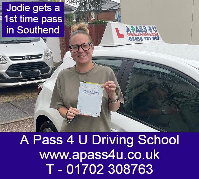 Jodie S gets a 1st time pass after an automatic driving course with the driving instructor Neil W in Southend on Sea, Essex.
