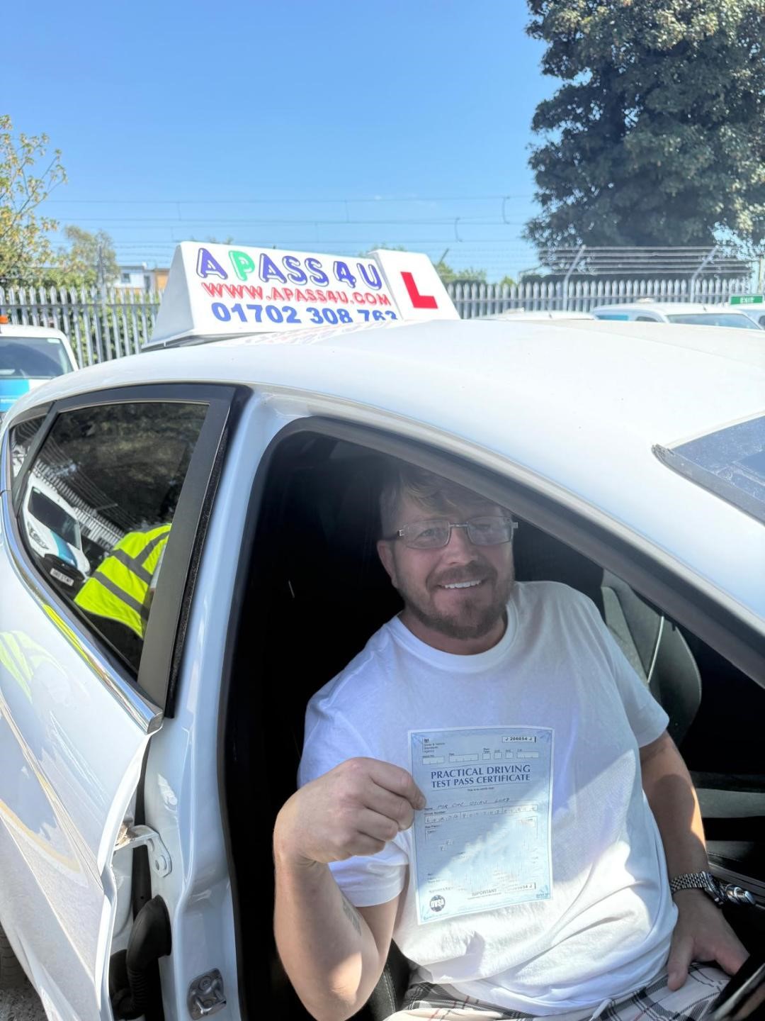 Cho L gets a pass after a short intensive driving course with driving instructor Damien L in Southend on Sea, Essex.